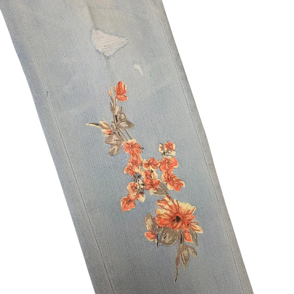 WHBM The Girlfriend Floral Embroidered Light Blue Jeans Size 6 - Picture 3 of 16